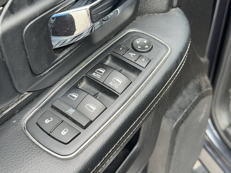 Ram 1500 Vehicle Full-screen Gallery Image 16
