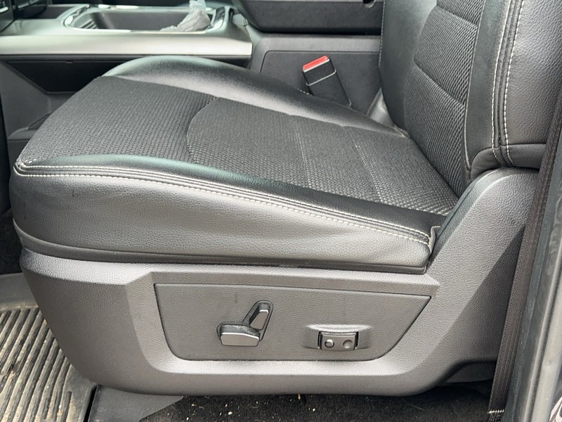 Ram 1500 Vehicle Full-screen Gallery Image 17