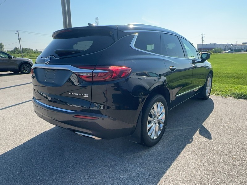 Buick Enclave Vehicle Full-screen Gallery Image 03