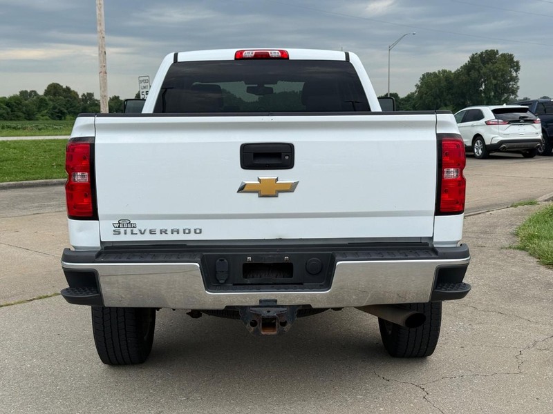 Chevrolet Silverado 2500HD Vehicle Full-screen Gallery Image 04