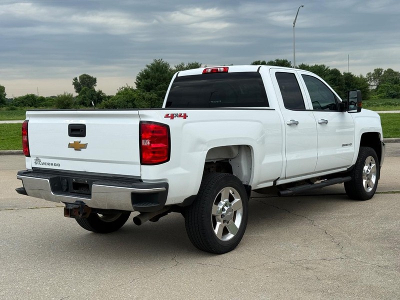 Chevrolet Silverado 2500HD Vehicle Full-screen Gallery Image 05