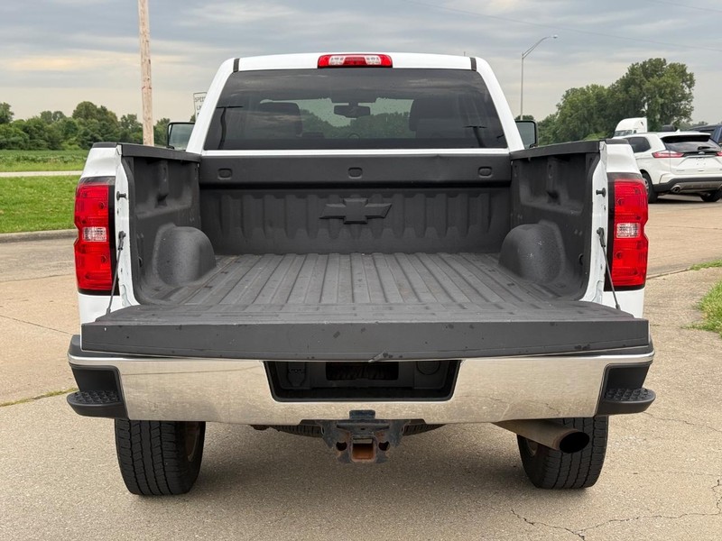 Chevrolet Silverado 2500HD Vehicle Full-screen Gallery Image 06