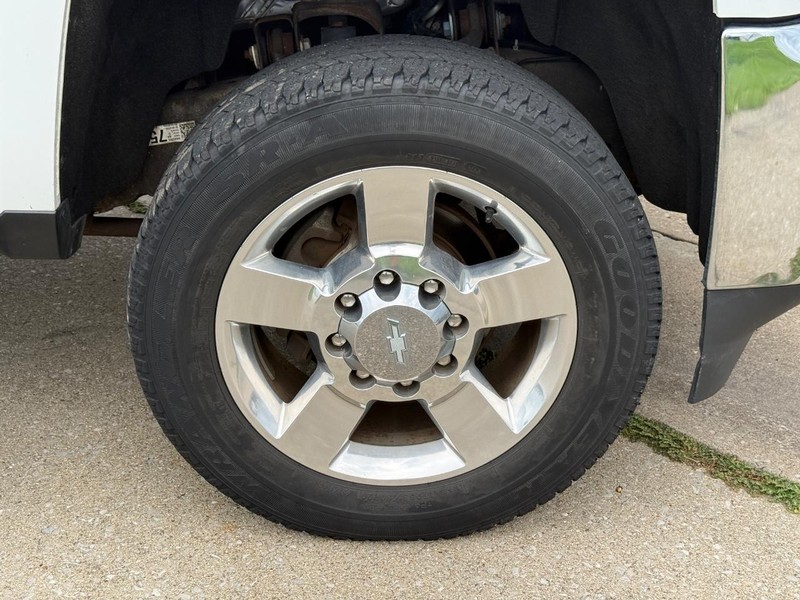 Chevrolet Silverado 2500HD Vehicle Full-screen Gallery Image 07