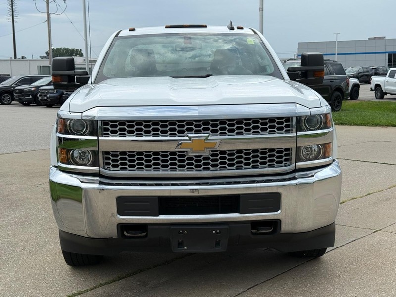 Chevrolet Silverado 2500HD Vehicle Full-screen Gallery Image 09