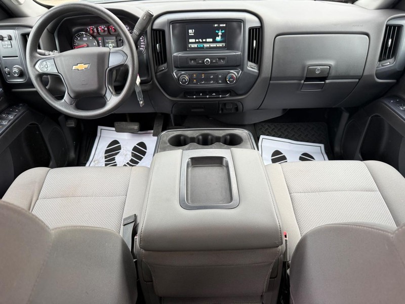 Chevrolet Silverado 2500HD Vehicle Full-screen Gallery Image 11