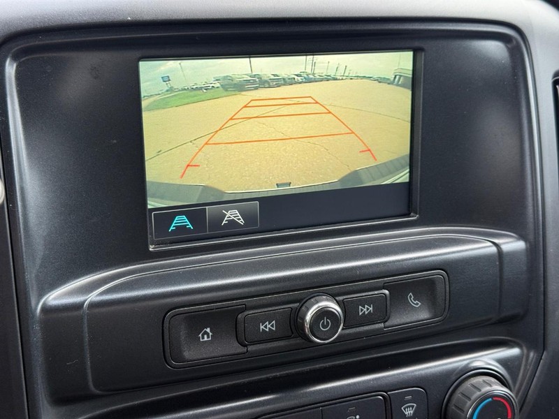 Chevrolet Silverado 2500HD Vehicle Full-screen Gallery Image 15