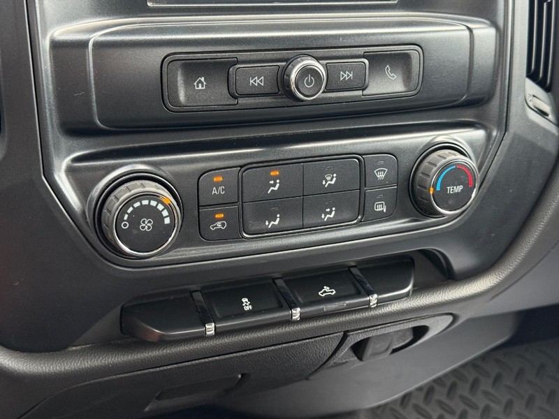 Chevrolet Silverado 2500HD Vehicle Full-screen Gallery Image 16