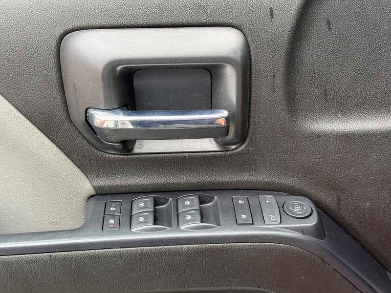 Chevrolet Silverado 2500HD Vehicle Full-screen Gallery Image 19
