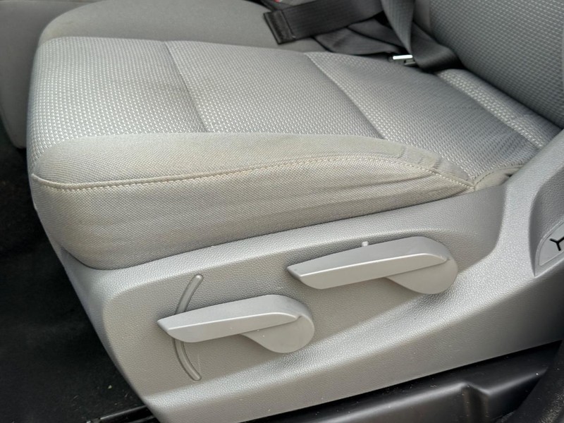 Chevrolet Silverado 2500HD Vehicle Full-screen Gallery Image 20
