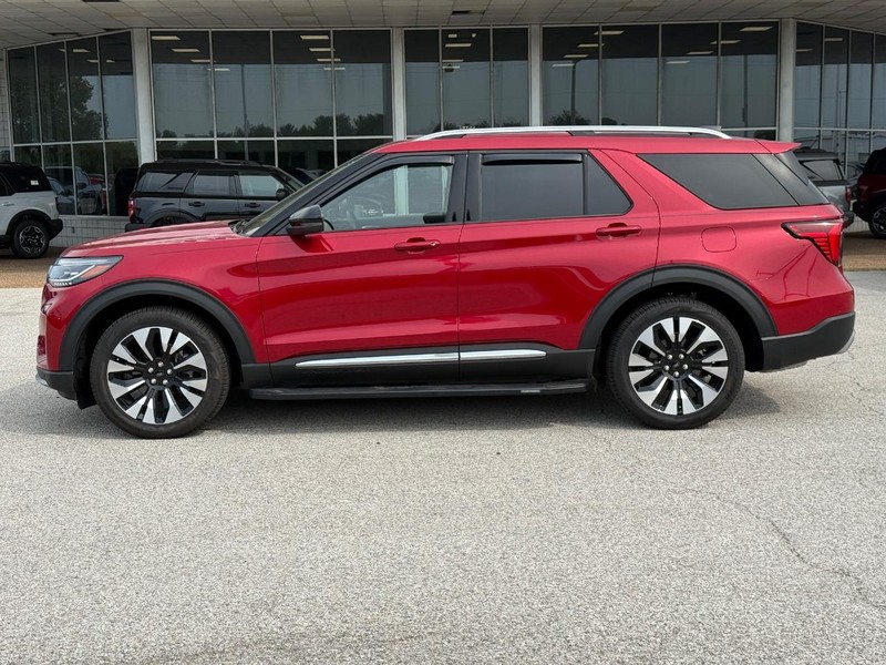 Ford Explorer Vehicle Full-screen Gallery Image 2