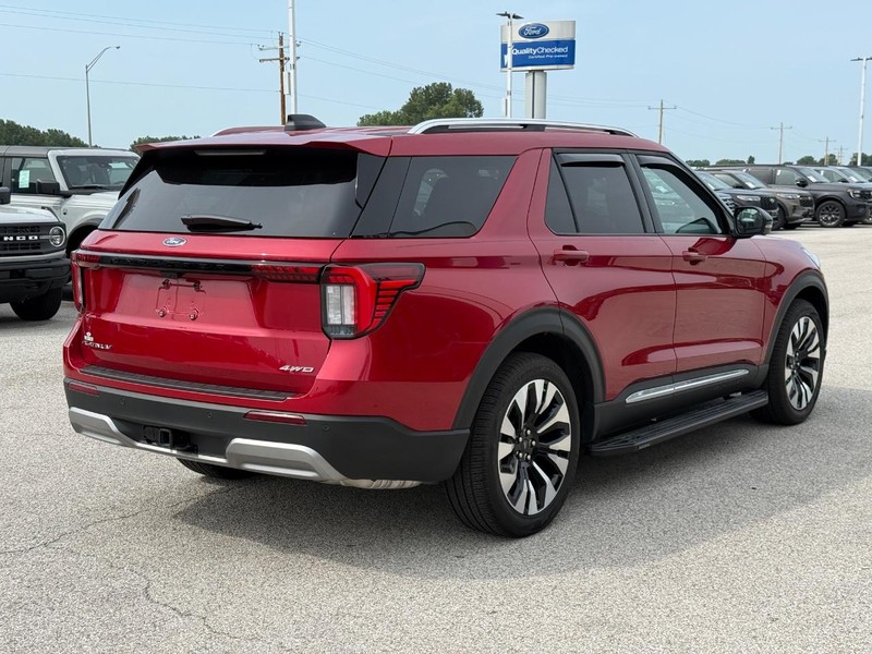 Ford Explorer Vehicle Full-screen Gallery Image 7