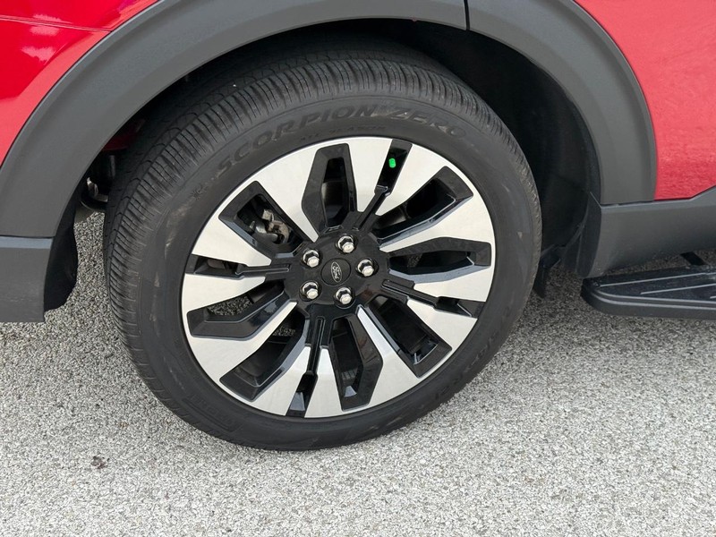 Ford Explorer Vehicle Full-screen Gallery Image 8
