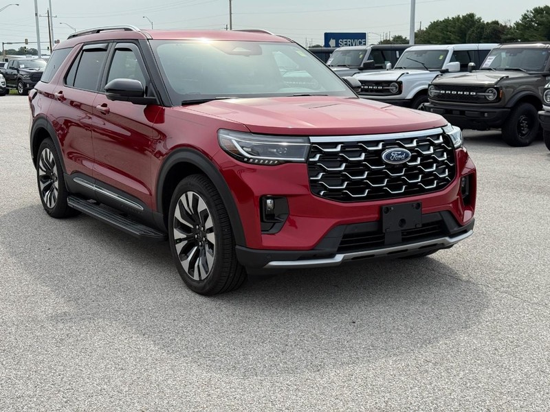 Ford Explorer Vehicle Full-screen Gallery Image 9