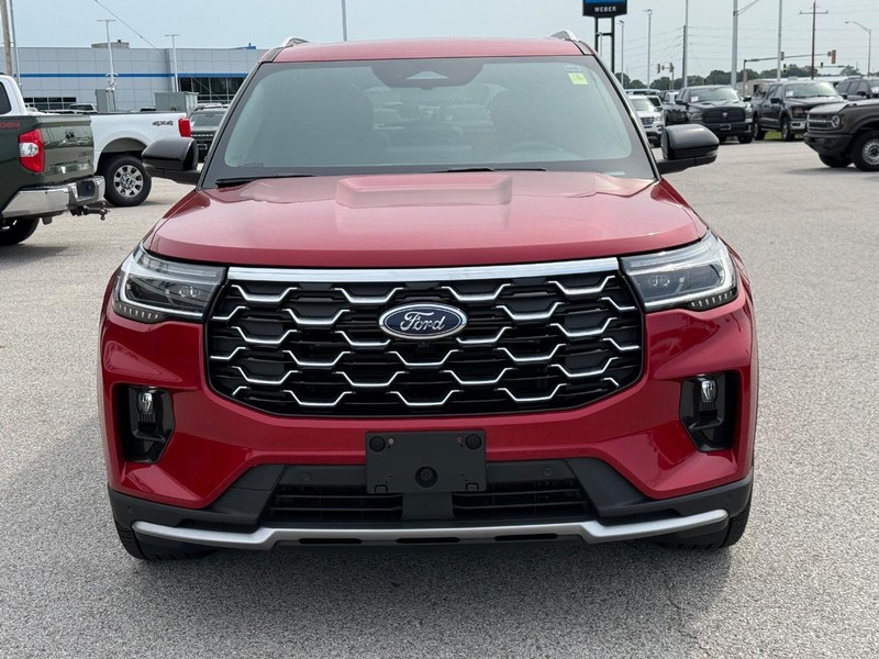 Ford Explorer Vehicle Full-screen Gallery Image 10
