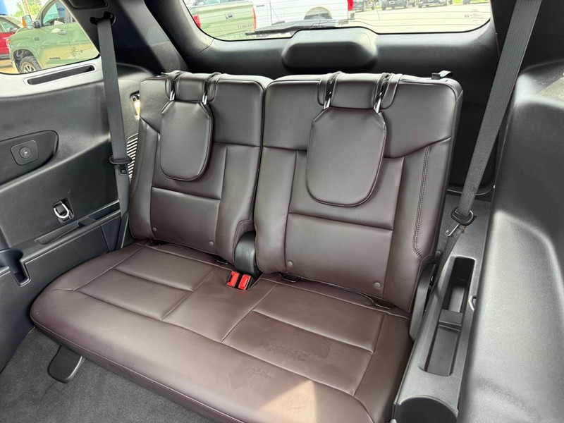 Ford Explorer Vehicle Full-screen Gallery Image 11