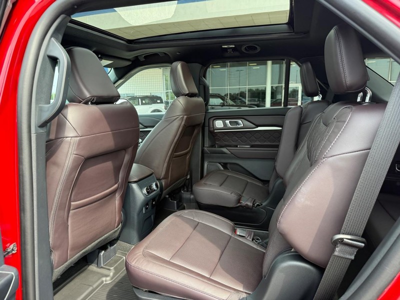 Ford Explorer Vehicle Full-screen Gallery Image 12