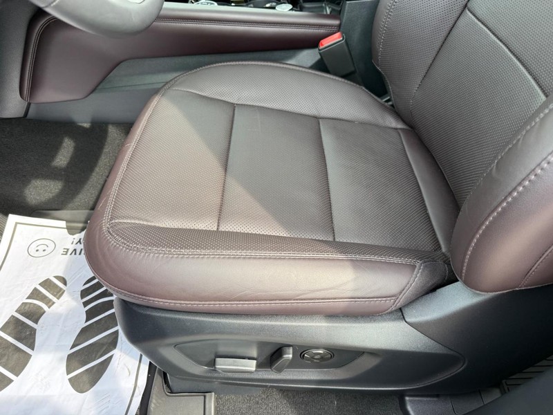Ford Explorer Vehicle Full-screen Gallery Image 20