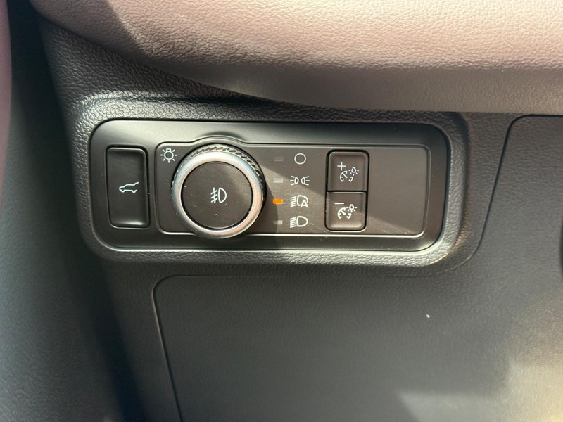 Ford Explorer Vehicle Full-screen Gallery Image 21