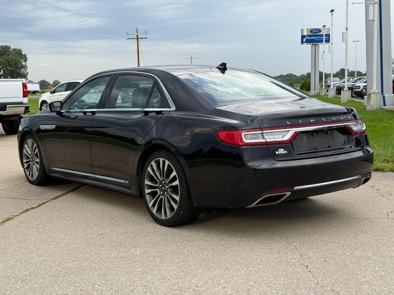 Lincoln Continental Vehicle Full-screen Gallery Image 3