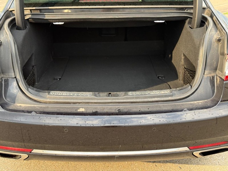 Lincoln Continental Vehicle Full-screen Gallery Image 6