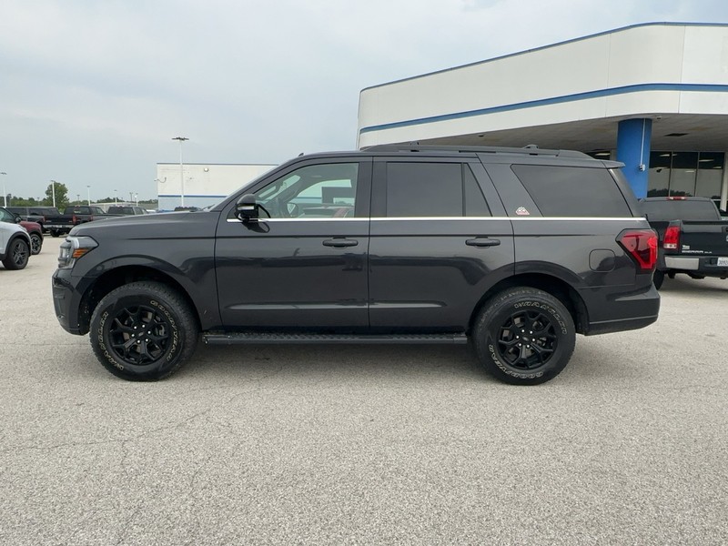 Ford Expedition Vehicle Full-screen Gallery Image 2