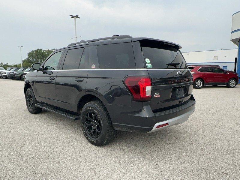 Ford Expedition Vehicle Full-screen Gallery Image 3