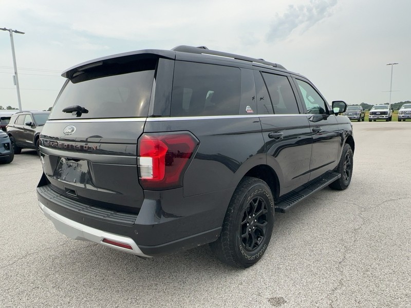 Ford Expedition Vehicle Full-screen Gallery Image 7