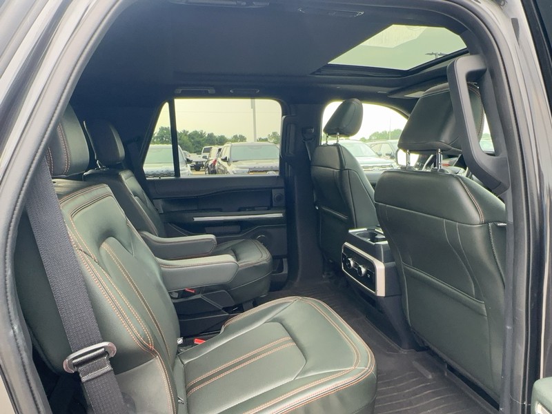 Ford Expedition Vehicle Full-screen Gallery Image 10