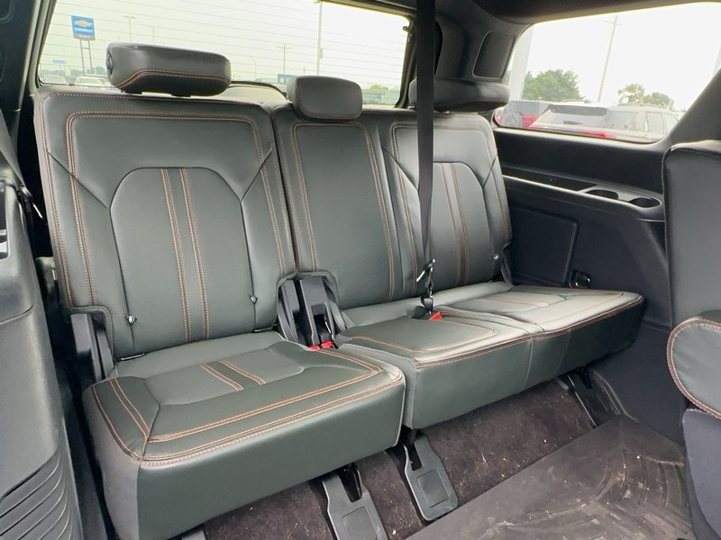 Ford Expedition Vehicle Full-screen Gallery Image 11