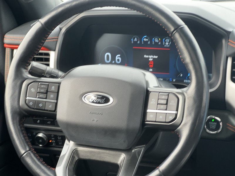 Ford Expedition Vehicle Full-screen Gallery Image 15