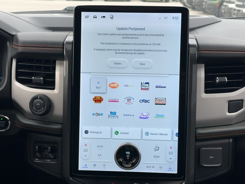 Ford Expedition Vehicle Full-screen Gallery Image 16