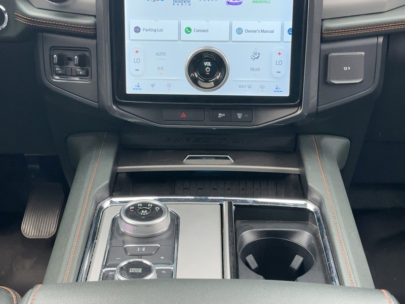 Ford Expedition Vehicle Full-screen Gallery Image 17