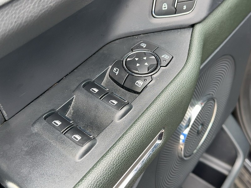 Ford Expedition Vehicle Full-screen Gallery Image 19
