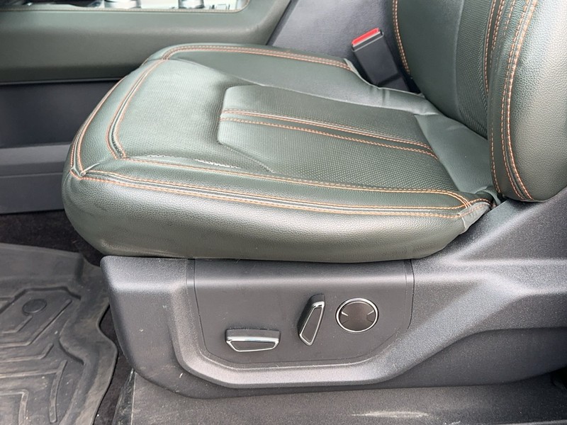 Ford Expedition Vehicle Full-screen Gallery Image 21