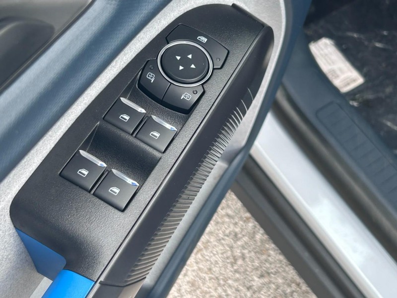 Ford Maverick Vehicle Full-screen Gallery Image 10