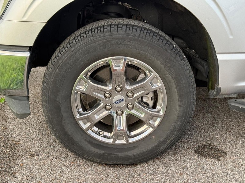 Ford F-150 Vehicle Full-screen Gallery Image 2