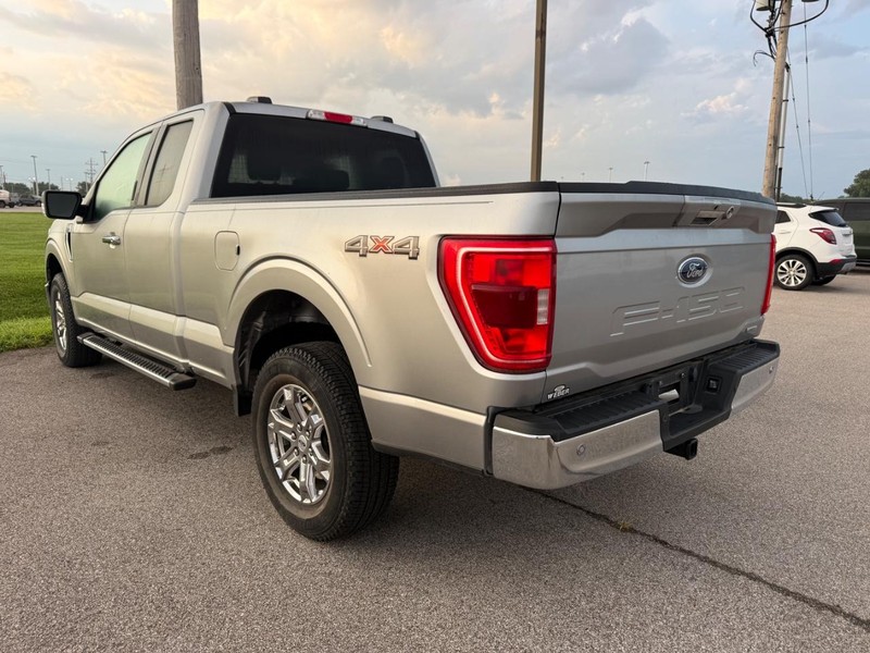 Ford F-150 Vehicle Full-screen Gallery Image 3