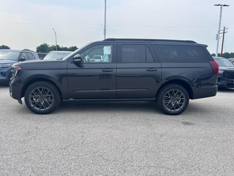 Ford Expedition Max Vehicle Full-screen Gallery Image 2