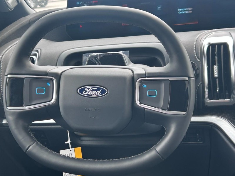 Ford Expedition Max Vehicle Full-screen Gallery Image 9