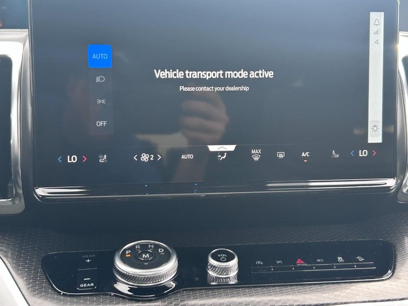 Ford Expedition Max Vehicle Full-screen Gallery Image 10