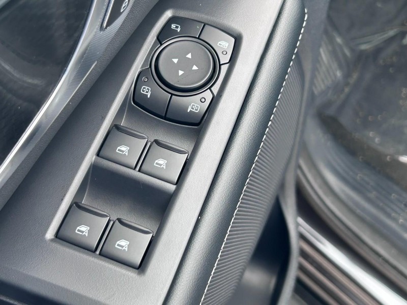 Ford Expedition Max Vehicle Full-screen Gallery Image 12