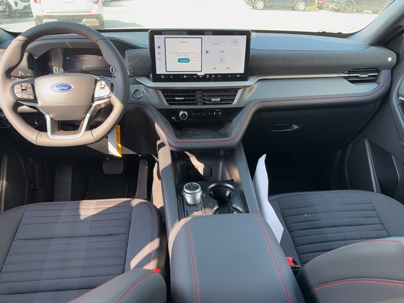 Ford Explorer Vehicle Full-screen Gallery Image 6
