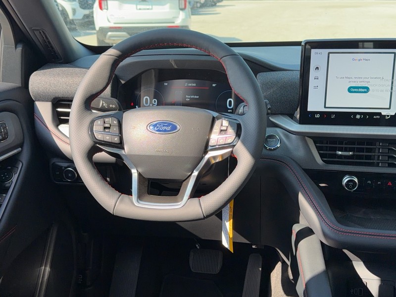 Ford Explorer Vehicle Full-screen Gallery Image 7