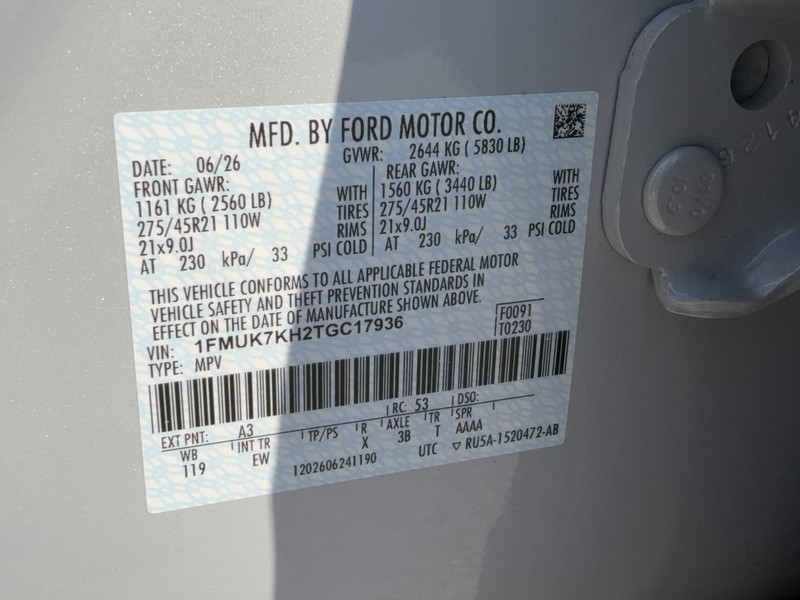 Ford Explorer Vehicle Full-screen Gallery Image 13