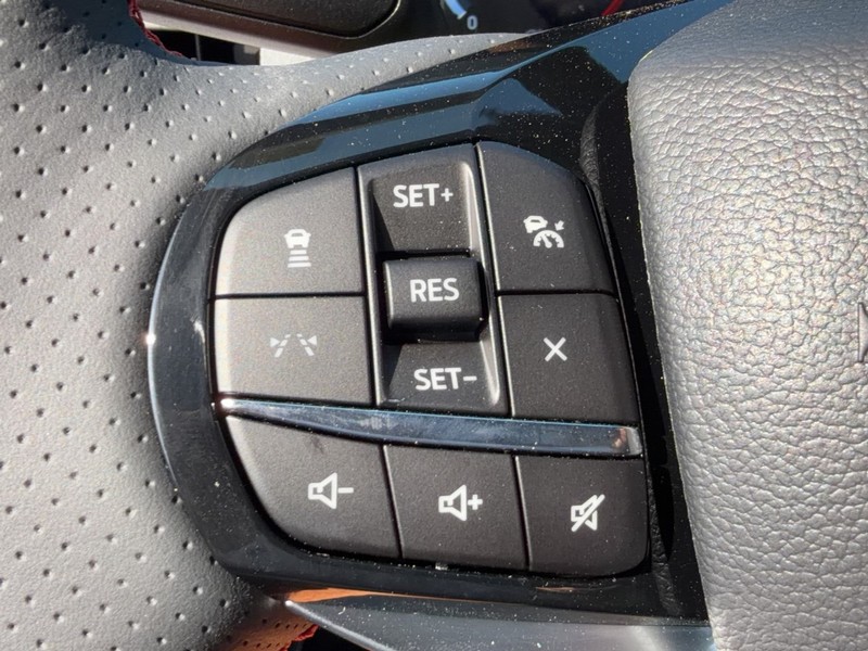 Ford Explorer Vehicle Full-screen Gallery Image 14