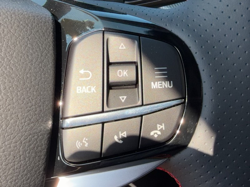 Ford Explorer Vehicle Full-screen Gallery Image 15