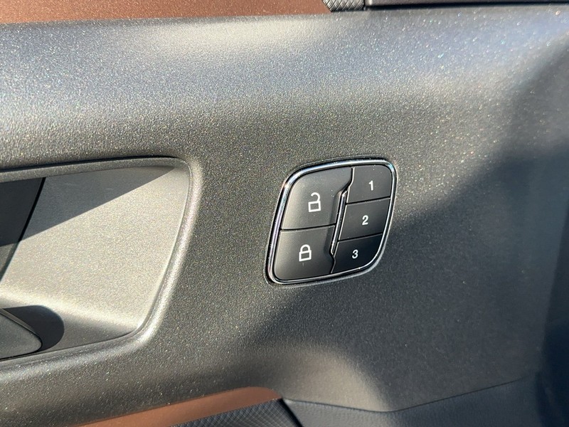 Ford Bronco Sport Vehicle Full-screen Gallery Image 10
