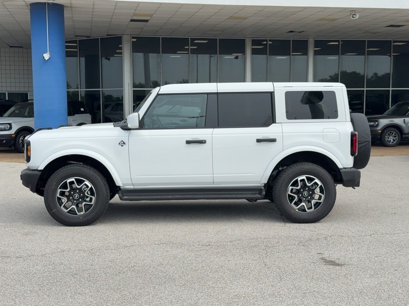 Ford Bronco Vehicle Full-screen Gallery Image 2