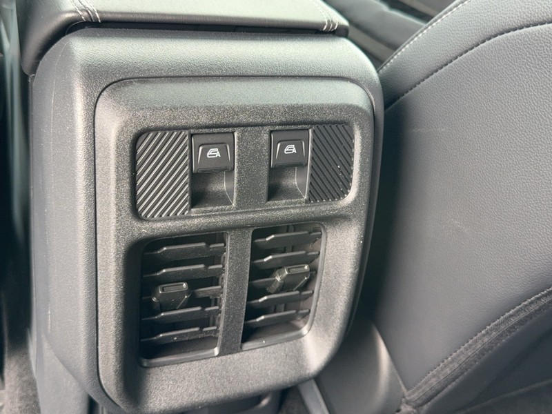 Ford Bronco Vehicle Full-screen Gallery Image 5