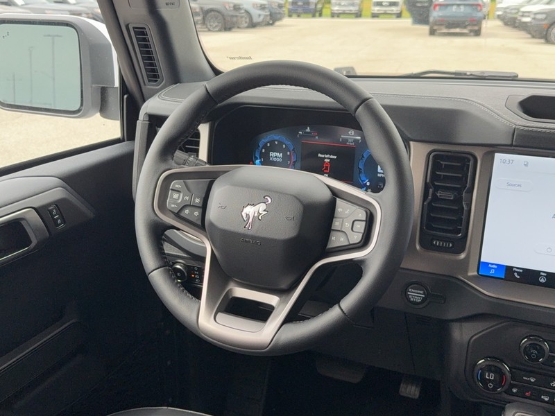 Ford Bronco Vehicle Full-screen Gallery Image 7